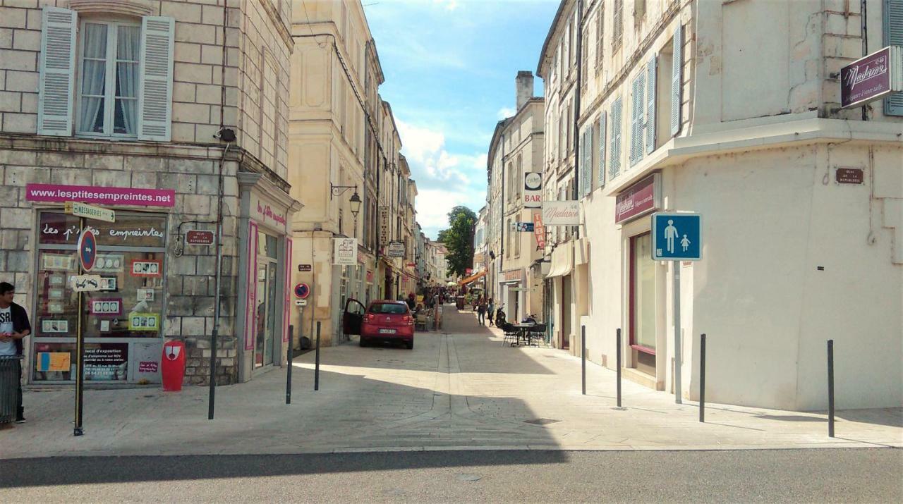 Les Gites Du Vigneron Et Cd'H Saint-Seurin-de-Palenne Zewnętrze zdjęcie