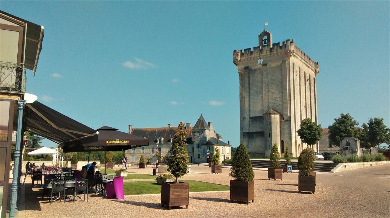 Les Gites Du Vigneron Et Cd'H Saint-Seurin-de-Palenne Zewnętrze zdjęcie